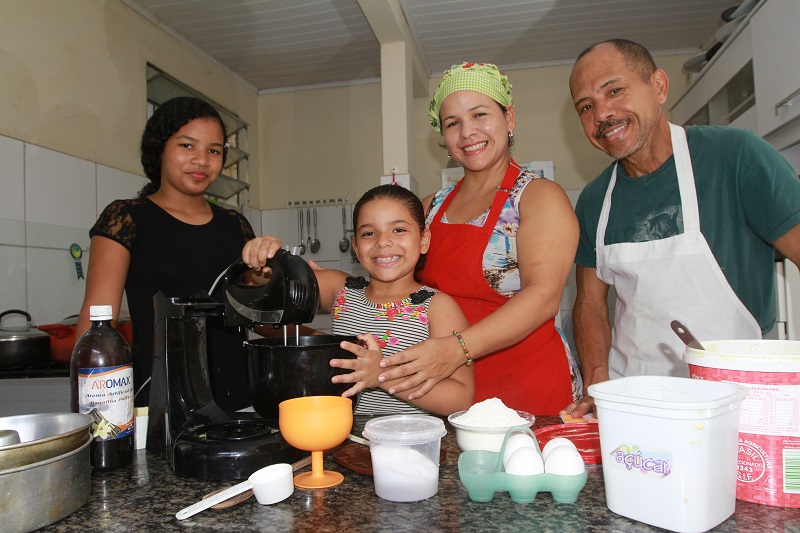 José e Jakeline são pais da Sara Rivas, de 12 anos, e da Ana Rivas, de 8 anos, que vieram com eles. E do técnico em celulares Jerson Briceno, de 24 anos, que não está no Brasil. (Foto: Dayana Souza/ AT/ 06/03/2019)