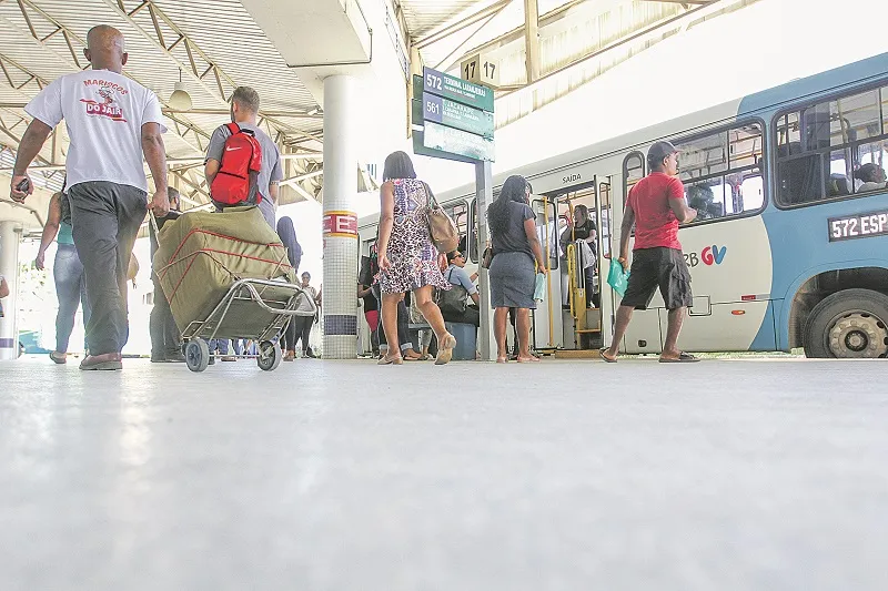 Imagem ilustrativa da imagem Motoristas de ônibus decidem hoje se começam greve