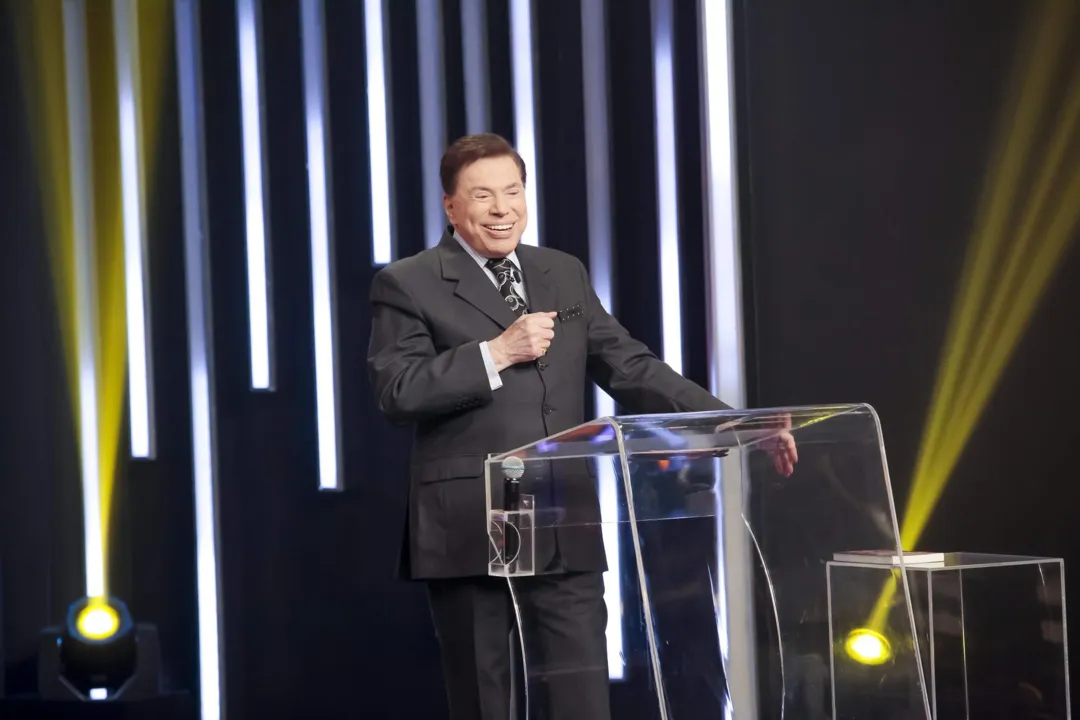 Imagem ilustrativa da imagem Silvio Santos recebe alta de hospital em São Paulo