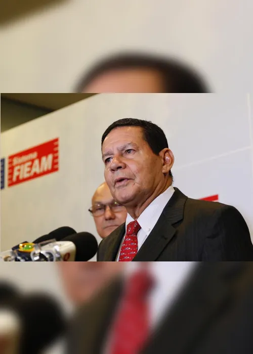 
          Imagem ilustrativa da imagem Choque externo agita cenário no mundo político
          