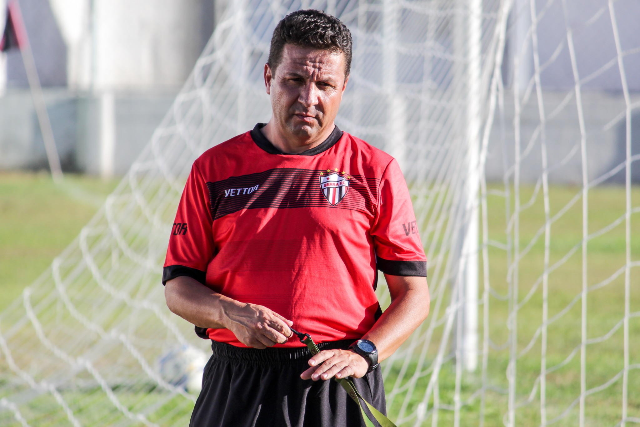 Gian Rodrigues não segue no comando do Serra para a rodada final da Série D (Foto: Rafael Chaves/Serra)