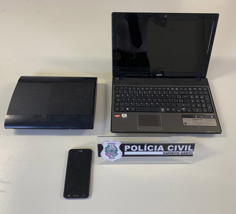Video-game, notebook e celular foram apreendidos pela Polícia (Foto: Divulgação / PCES)