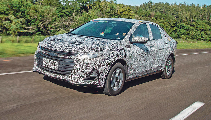Um protótipo camuflado do novo Prisma foi apresentado a um grupo de jornalistas especializados na semana passada em São Paulo (Foto: Assessoria General Motors)