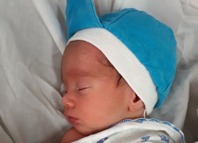 Lucas nasceu no dia 4, quando a mãe ainda estava grávida de oito meses (Foto: Acervo pessoal)