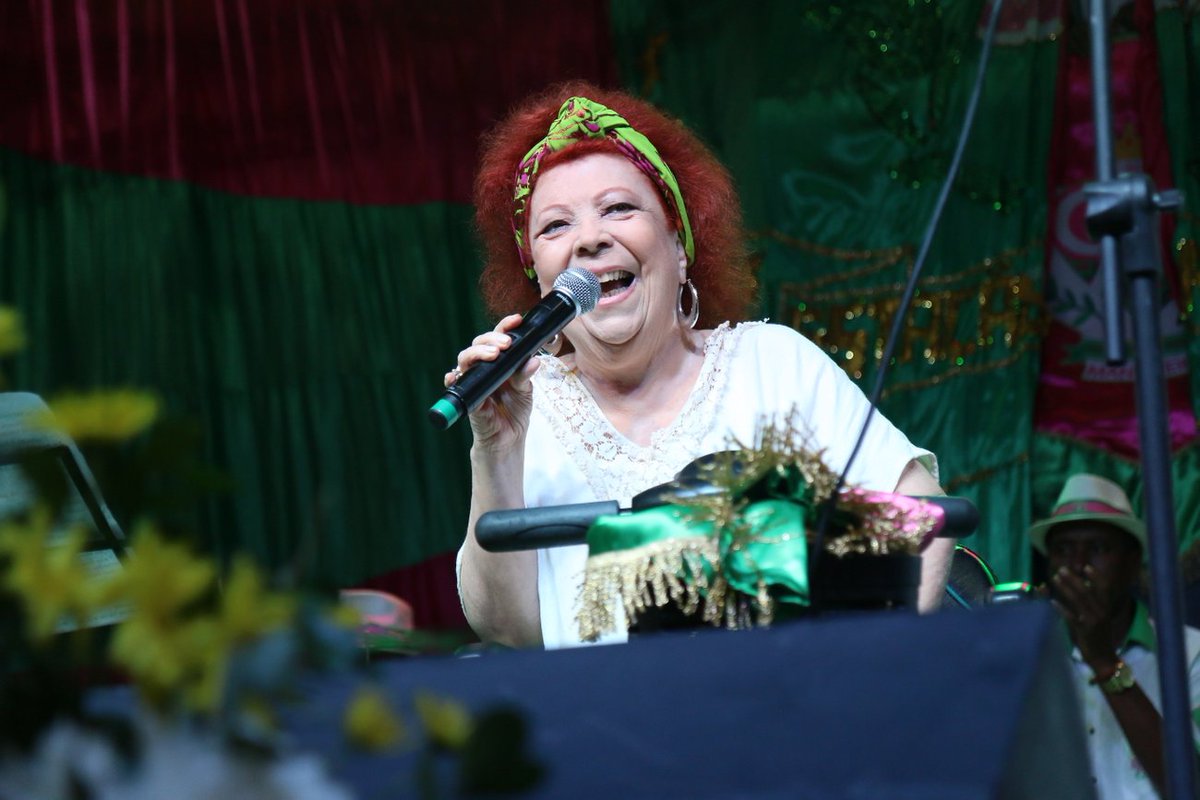 Beth Carvalho foi homenageada pela Mangueira (Foto: Divulgação / Twitter)