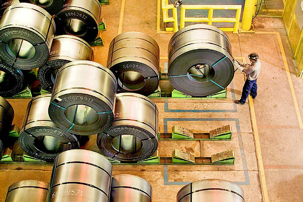 Bobinas de aço na ArcelorMittal: 1.300 vagas em terceirizadas só este ano. (Foto: ArcelorMittal Tubarão)
