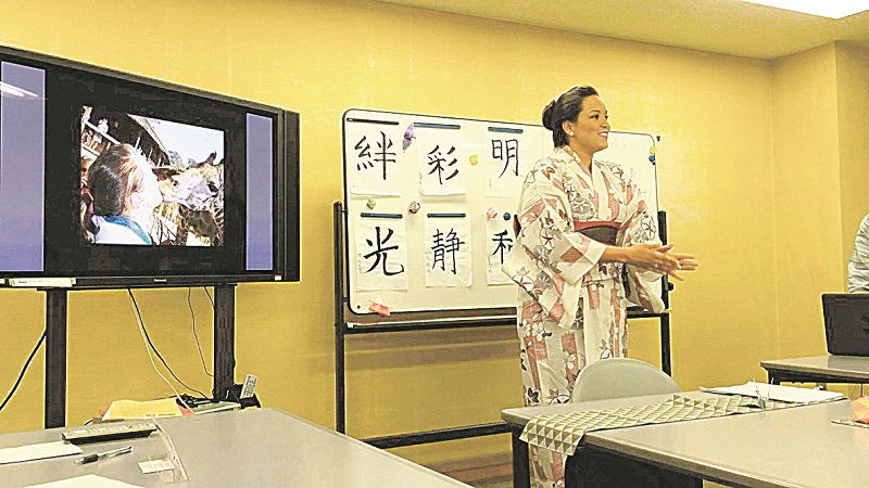 Roberta Bonfim foi bolsista no Japão, onde trabalhou com sobreviventes da bomba atômica de Hiroshima (Foto: Divulgação/Acervo Pessoal)