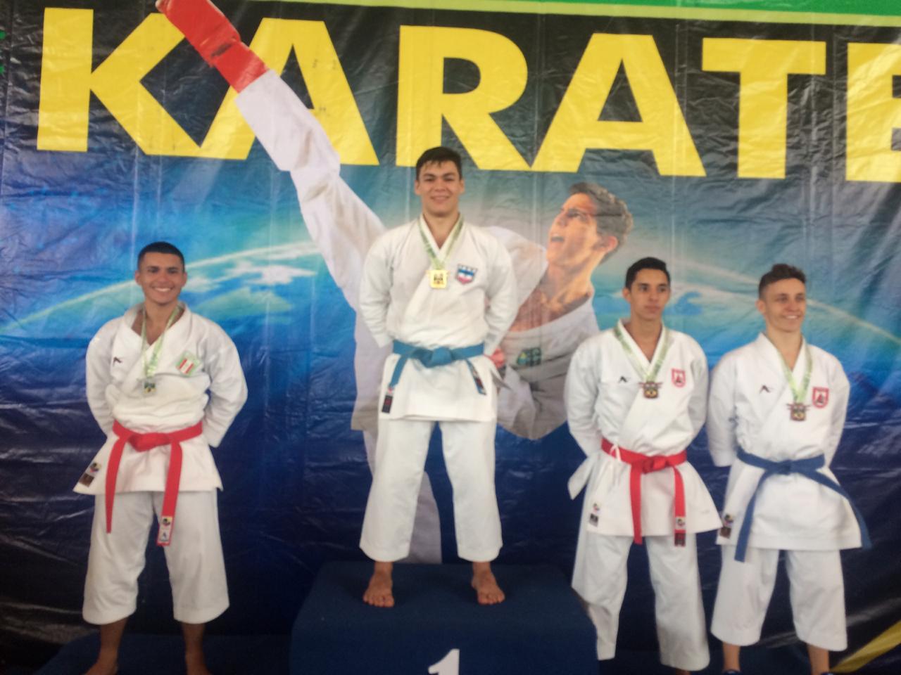 Bruno Conde conquistou a medalha de ouro no kata sub-21 e garantiu vaga na etapa final do Campeonato Brasileiro, em outubro (Foto: Divulgação/Sesport)