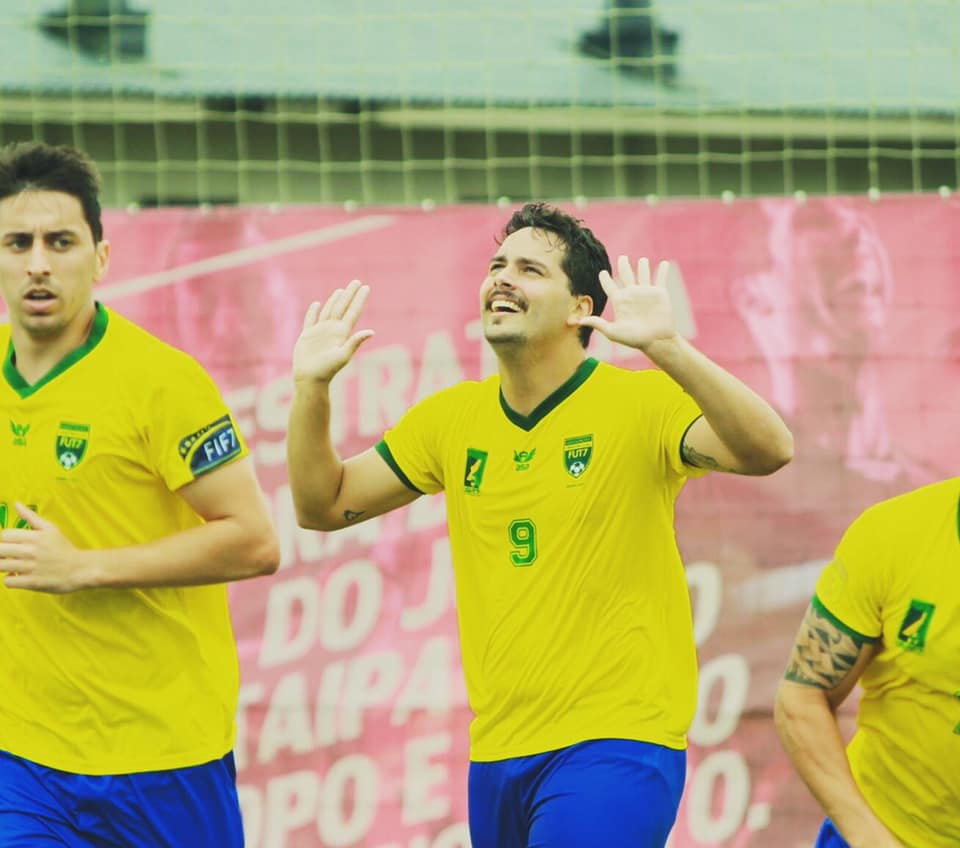 O pivô Camillo Neves (9) comemora o gol marcado na decisão da Copa América, contra o Peru (Foto: Foto: Acervo pessoal)