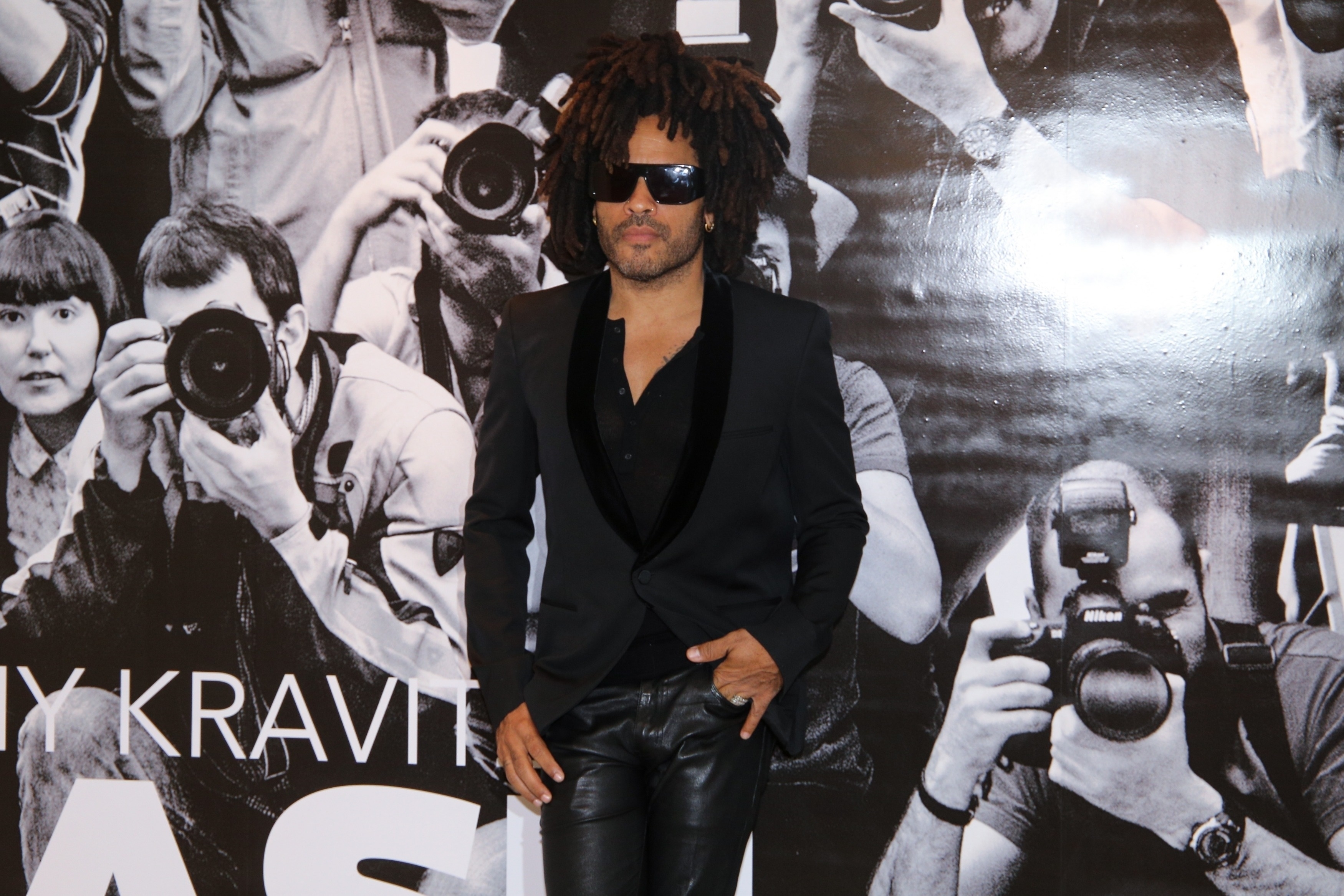 Lenny Kravitz em abertura de mostra fotográfica em São Paulo (Foto: Deividi Correa/ AgNews)