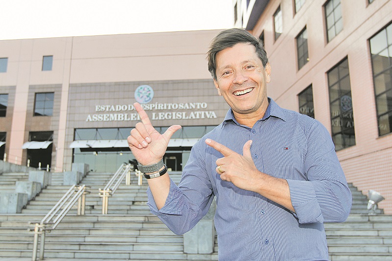 Capitão Assunção disse que os responsáveis de balear o PM deviam ser procurados “vivos ou mortos”, mas, “mais mortos que vivos” (Foto: Rodrigo Gavini/AT)