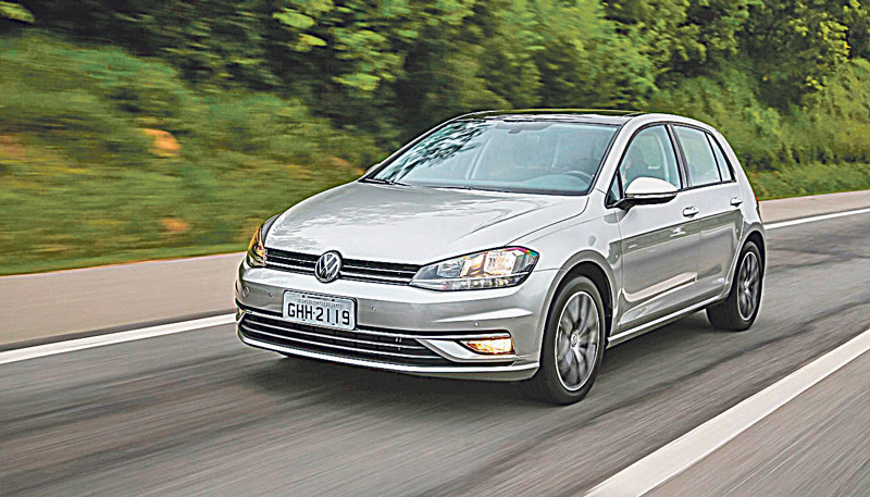 1. Volkswagen Golf - Com sete airbags, obteve bons resultados e, consequentemente, cinco estrelas em  proteção de adultos e crianças. Pena é que as versões 1.0 e 1.4 do hatch médio vão sair de linha no País. Por enquanto, somente a GTI, que parte de R$ 149.290, estará à venda por aqui. (Foto: Divulgação Volkswagen)