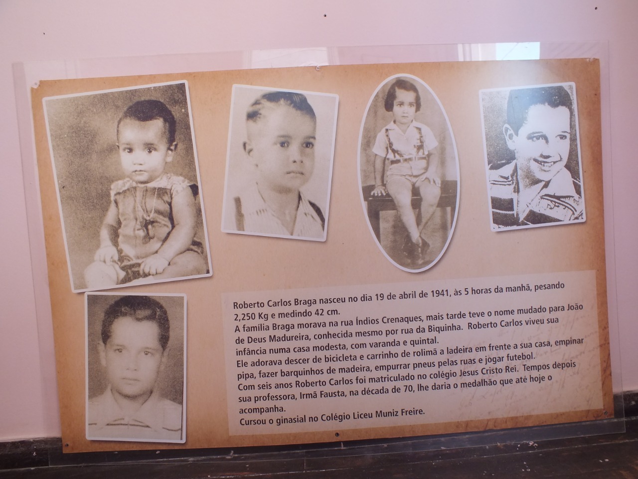 História de Roberto Carlos é contada por meios de objetos expostos na casa (Foto: Alessandro de Paula)