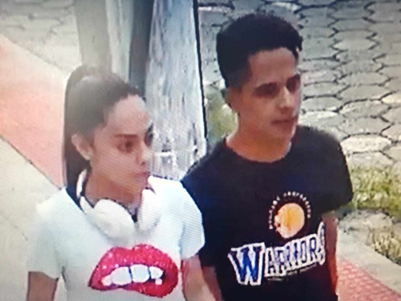 Os suspeitos estão sendo procurados pela polícia (Foto: Reprodução de vídeo )