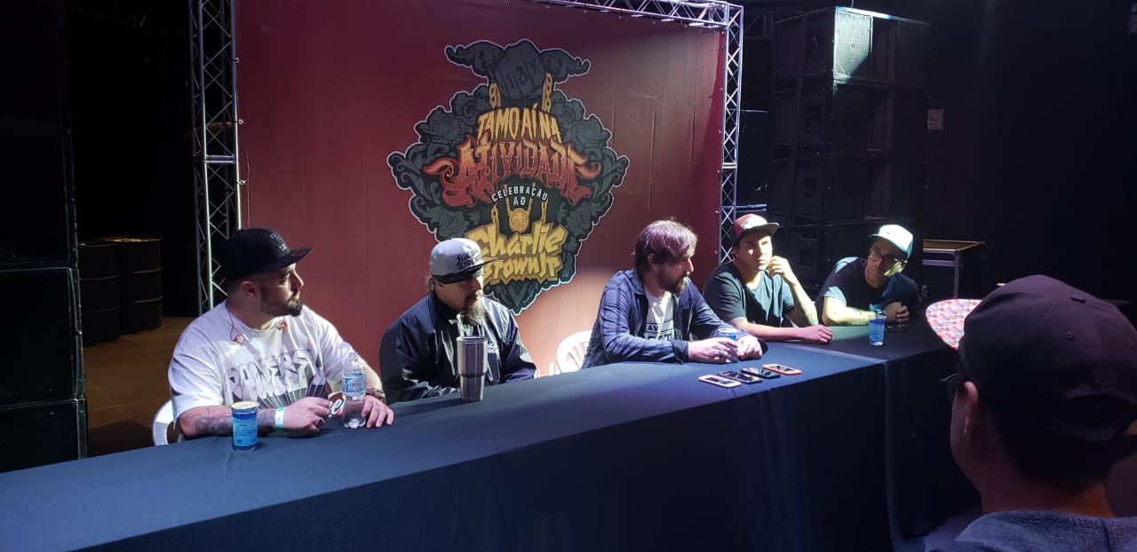 Panda, Mike, Marcão, Heitor e Pinguim falam sobre turnê (Foto: Divulgação)