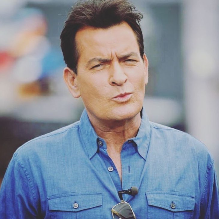 Charlie Sheen assumiu ser portador do vírus da Aids em 2015 em uma declaração ao vivo no talk show