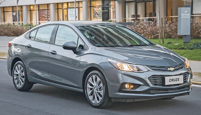 6. Chevrolet Cruze - O desempenho do Cruze foi bom. Sendo o único representante da marca americana nesta lista, com quatro airbags, o sedã ficou em sexta posição. Foram quatro estrelas para proteção de adultos e quatro estrelas para proteção infantil. (Foto: Assessoria Chevrolet)
