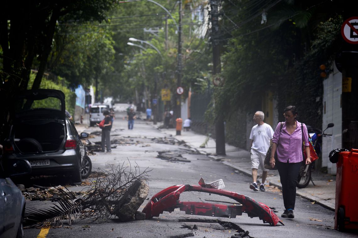 Estragos causados pela chuva no Rio (Foto: Tânia Rêgo/ Agência Brasil)