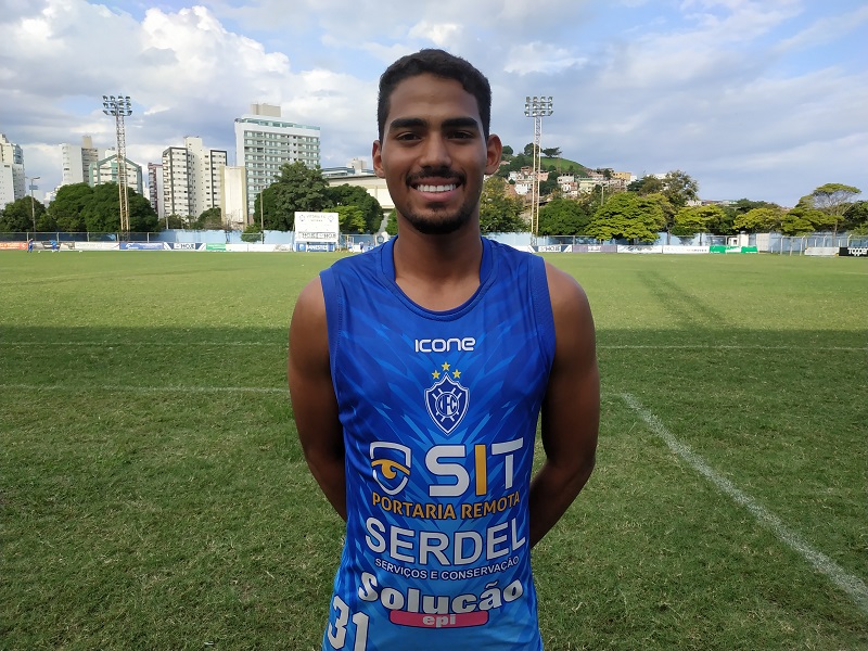 Emerson se apresentou ao Vitória nesta quinta-feira (Foto: Henrique Montovanelli)