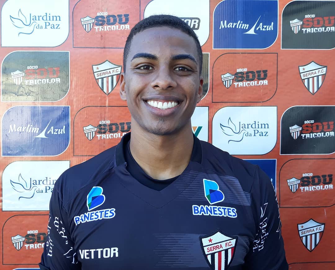 Érick Martins chega por empréstimo junto ao América/MG (Foto: Divulgação/Serra)