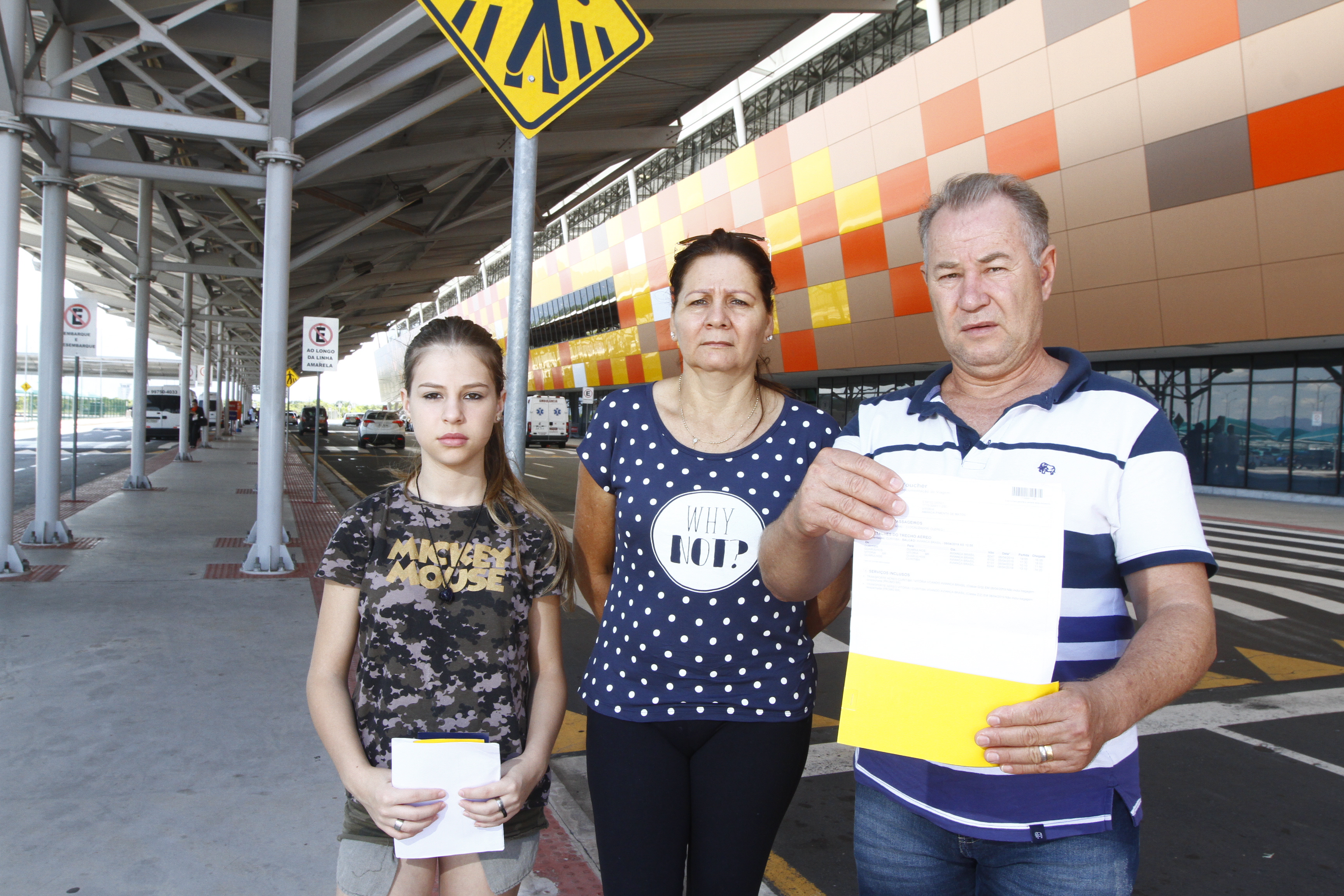 Família do Paraná descobre trocado no aeroporto de Vitória (Foto: Thiago Coutinho/AT)