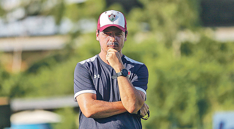 Fernando Diniz destacou o amadurecimento dos jovens jogadores do Flu (Foto: Lucas Merçon/Fluminense)