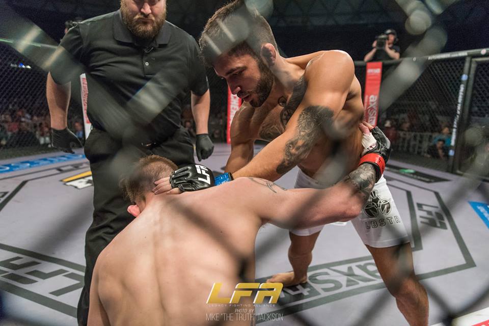 Gabriel Silva levou Jake Heffernan a nocaute ainda no primeiro round do duelo entre invictos (Foto: Divulgação/Legacy Fighting Alliance)
