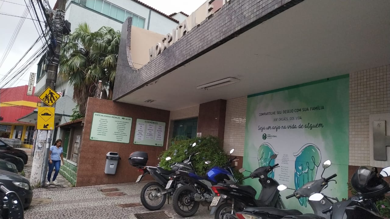 Entrada do hospital invadido (Foto: Kananda Natielly)
