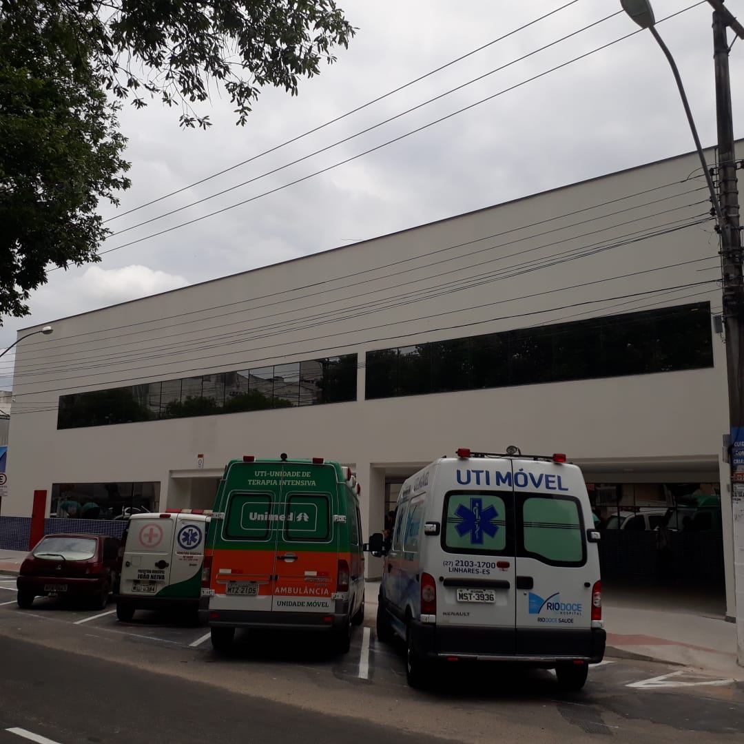 A vítima foi abusada dentro de um hospital localizado no centro de Linhares na madrugada desta sexta (19) (Foto: Wilton Junior/AT)