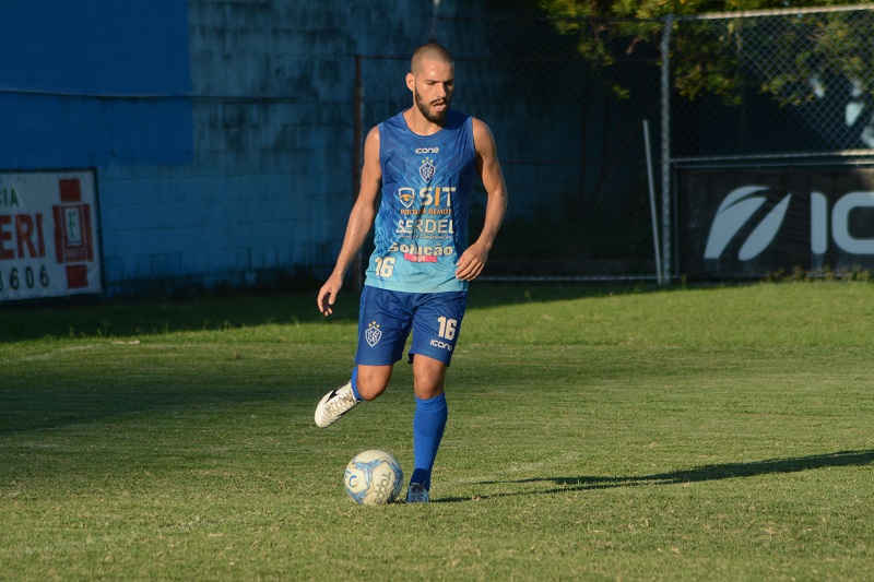 Volante está recuperado e com muita vontade de jogar (Foto: Henrique Montovanelli)