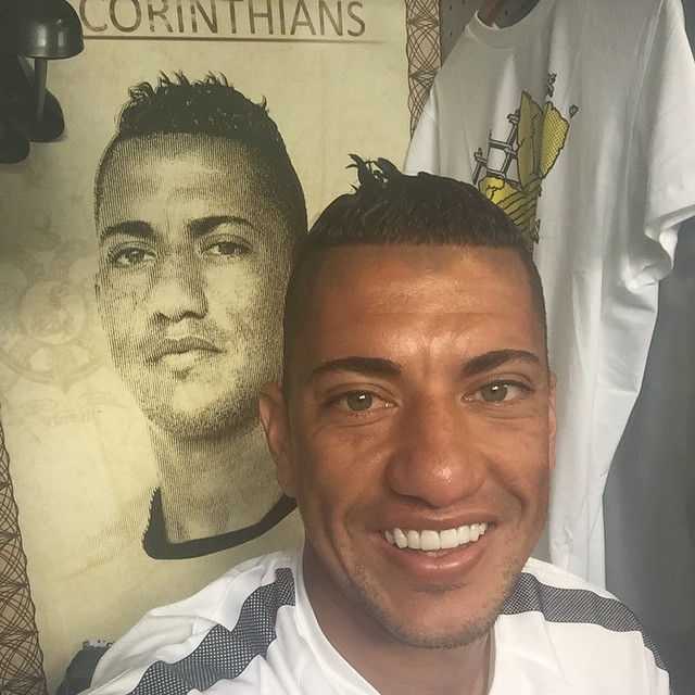 Titular nos últimos jogos do Corinthians, Ralf foi relacionado para o clássico de domingo (Foto: Reprodução/ Instagram @negoralf )