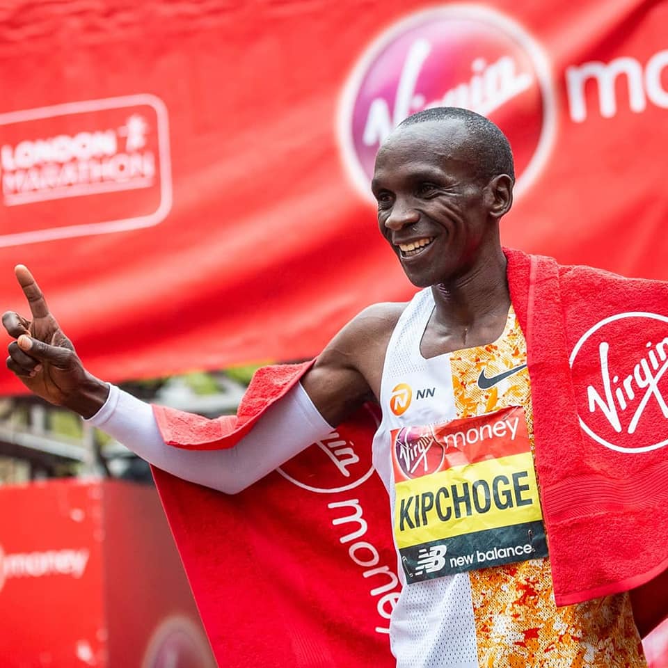 Queniano venceu a prova e ainda estabeleceu a melhor marca da história da Maratona de Londres (Foto: Divulgação )