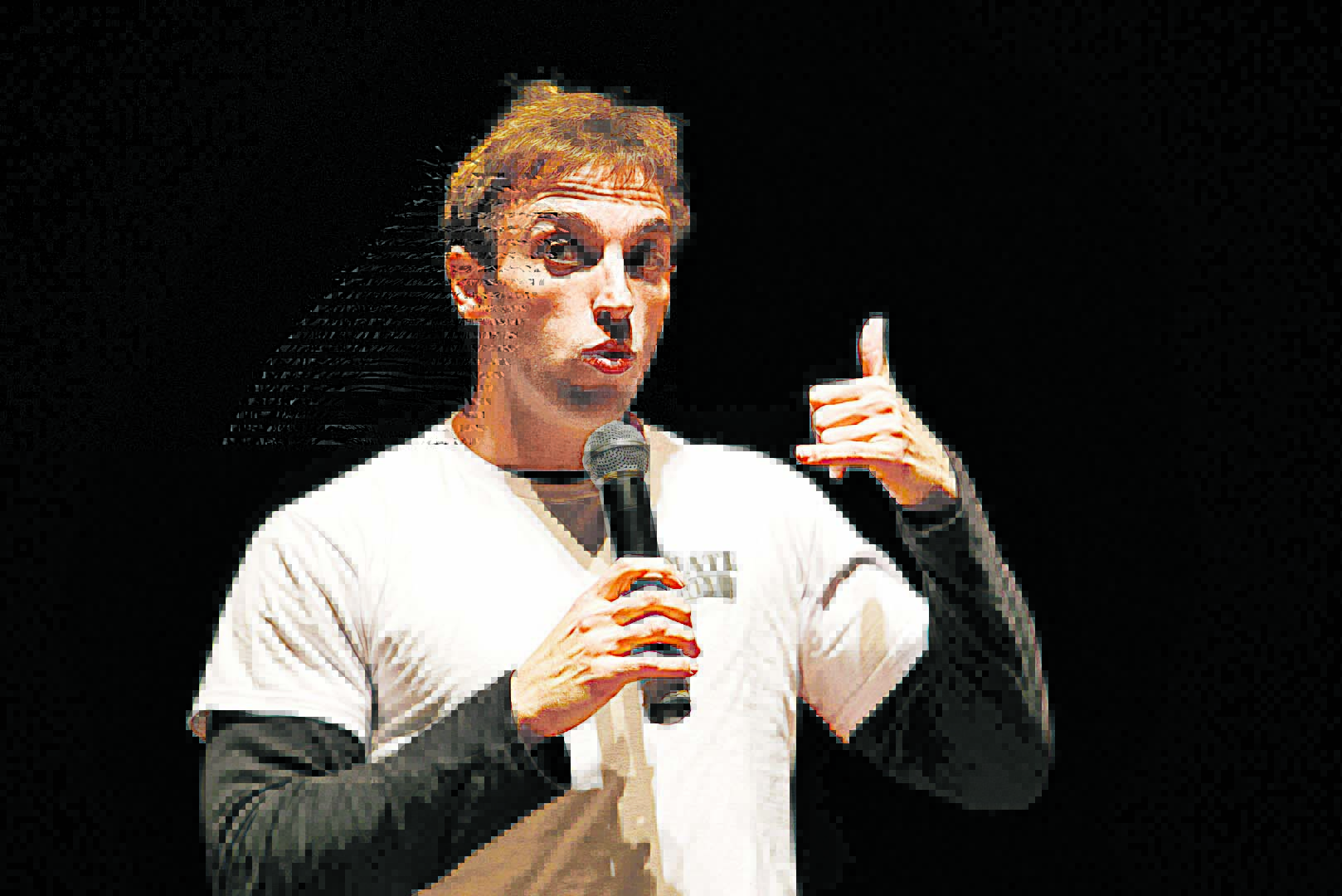 Léo Lins, que faz parte do programa “The Noite”, se apresenta em Cachoeiro e Vitória (Foto: Divulgação)