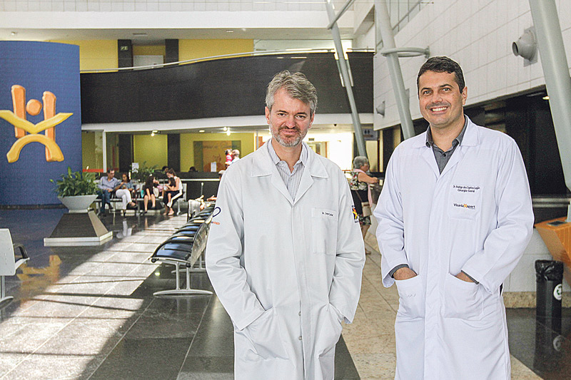 Os médicos Jorge Gadiole e Rodrigo Lugão no pronto-socorro cardiológico 24 horas inaugurado no Vitória Apart (Foto: Kadidja Fernandes/AT)
