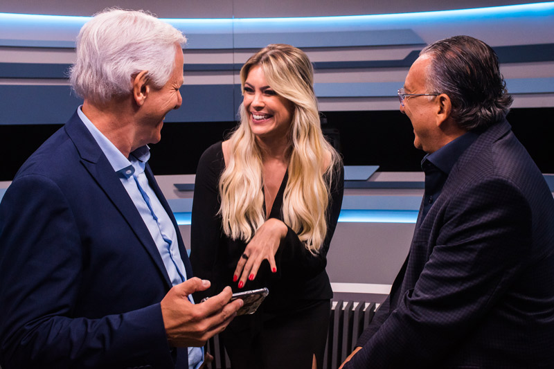 Milton Leite e Renata Fan entrevistaram Galvão Bueno (Foto: Bob Paulino)