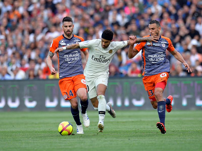 Neymar passa por dois marcadores do Montpellier (Foto: Aurelien Meunier/PSG)