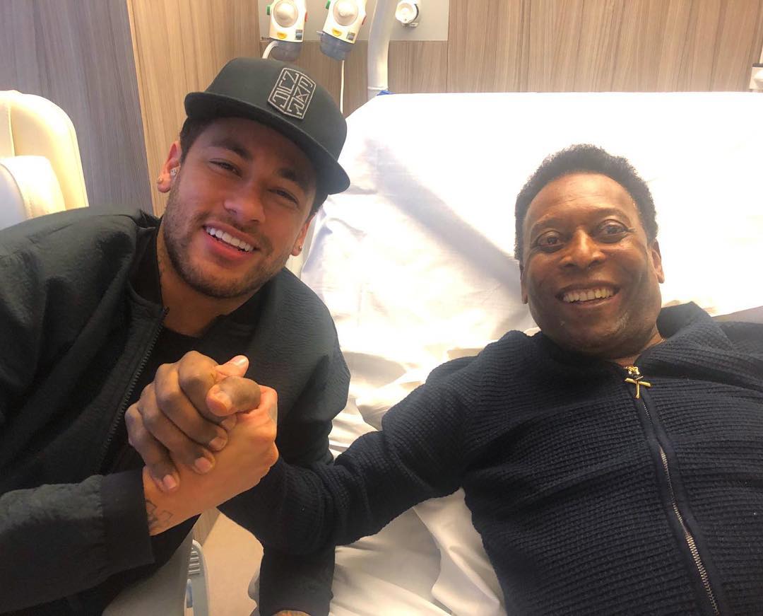 Neymar foi visitar o "Rei do Futebol" no hospital quando estava internado na França (Foto: Reprodução / Instagram)