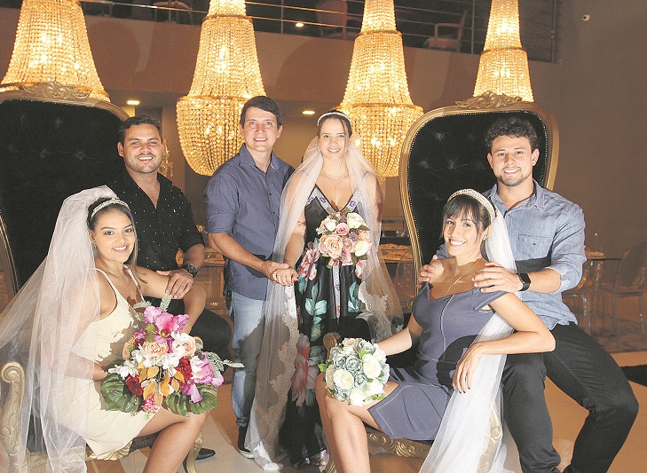 Os casais Roger e Jéssica, Marcelo e Lívia e Yasmin e Ronan sonham em ganhar o prêmio com suas histórias divertidas e românticas (Foto: Beto Morais/AT)