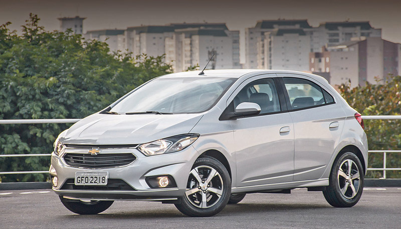 Nem mesmo a chegada da nova geração do Onix, prevista para este ano, abalou as vendas do hatch, que somou 55.511 unidades emplacadas no período (Foto: Assessoria / General Motors)
