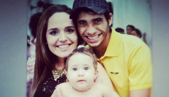 Perlla, Cássio e uma das filhas do ex-casal (Foto: Reprodução / Instagram)