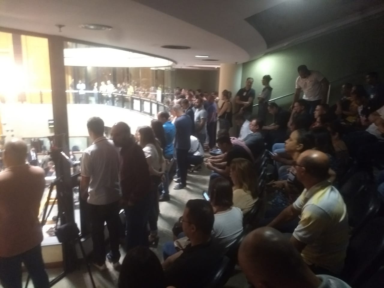 Os policiais militares acompanharam a aprovação dos projetos na Ales (Foto: Kleber Amorim)
