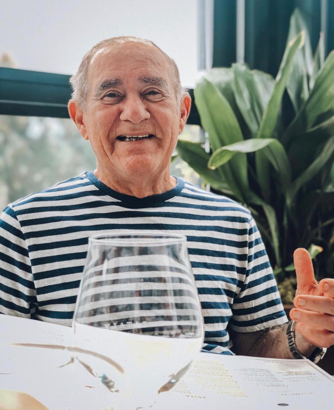 O eterno Didi Mocó fez festa com direito a balões, doces e bolo, no sugestivo formato de duas espigas de milho. (Foto: Divulgação/Instagram/renatoaragao)