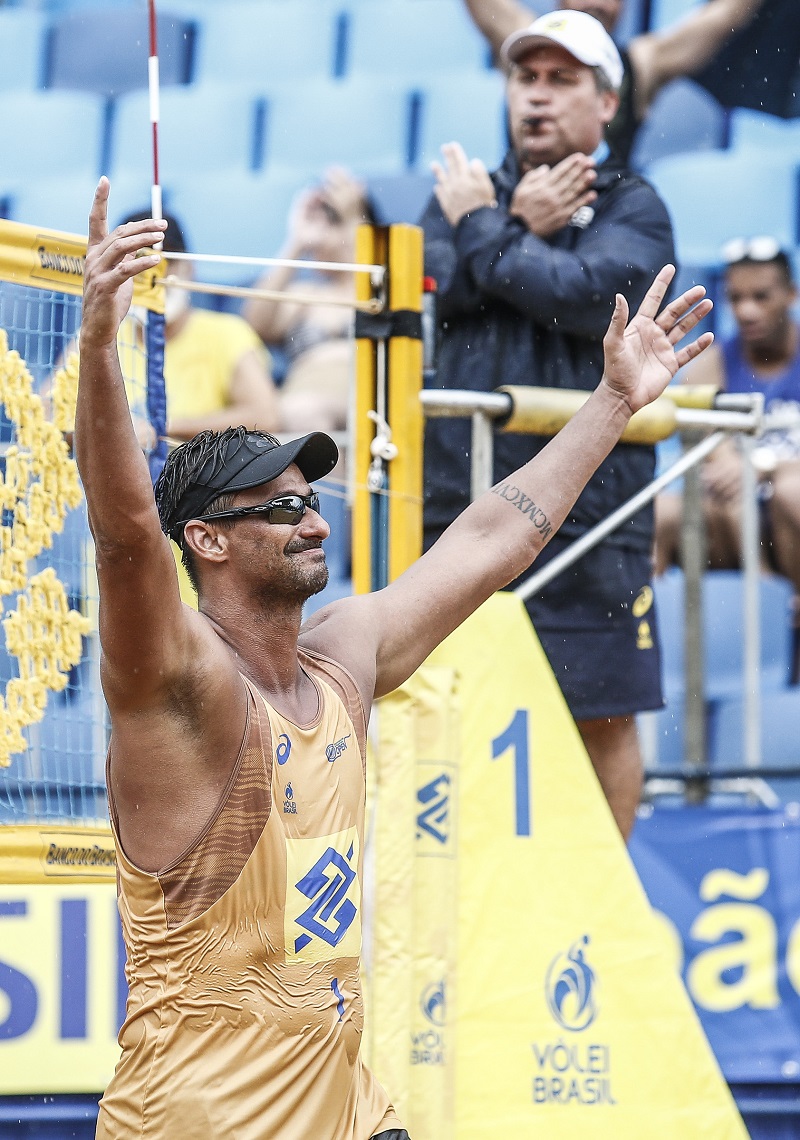 Aos 44 anos, Ricardo se tornou o homem mais velho a vencer a temporada do Circuito Brasileiro de Vôlei de Praia (Foto: Wander Roberto/Inovafoto/CBV)