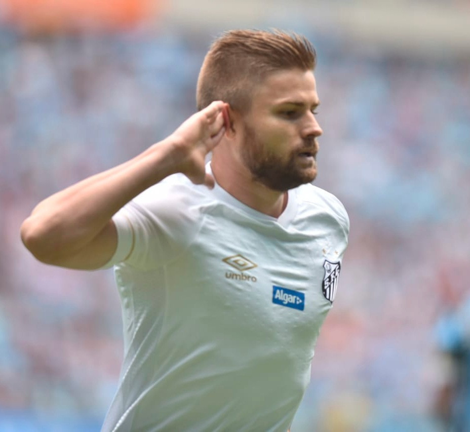 O atacante Eduardo Sasha comentou sobre o bate-boca que se envolveu com Jorge e revelou que ainda não perdoou o companheiro. (Foto: Ivan Storti/Santos FC)