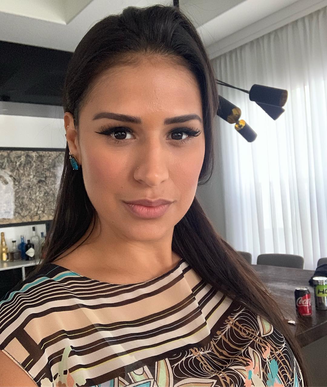 Cantora disse que guarda em casa roupas da época em que vestia manequim 36 (Foto: Reprodução/ Instagram @simoneses)