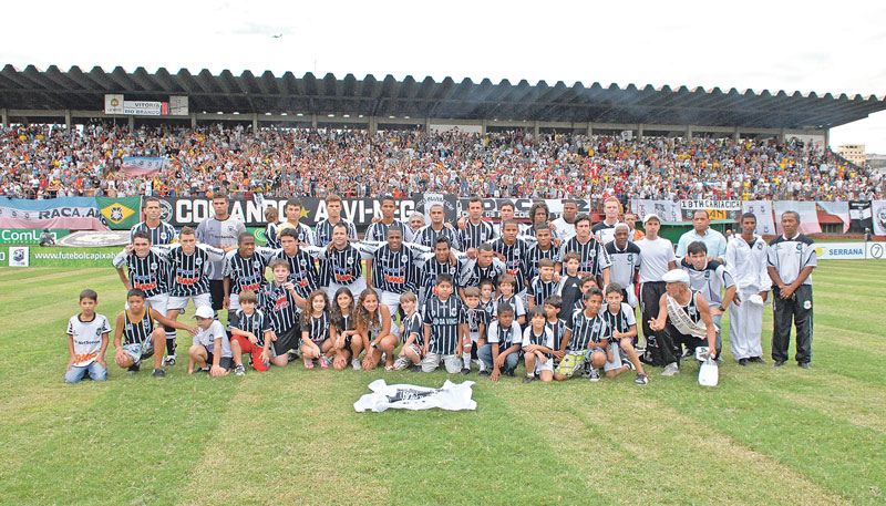 Time do Rio Branco, campeão em 2010 (Foto: Fábio Nunes / AT - 05/06/2010)
