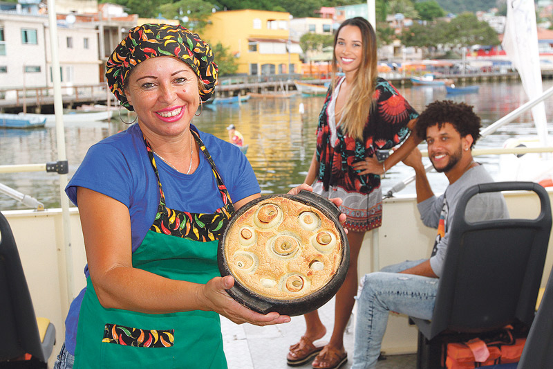 A chef Simone Leal e os modelos Maria Eduarda e Tassio Luz vão participar do 15º Festival da Torta Capixaba (Foto: Leone Iglesias/AT)