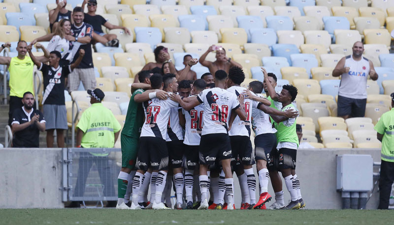 Jogadores comemoram o primeiro gol vascaíno no jogo (Foto: Rafael Ribeiro/Vasco)