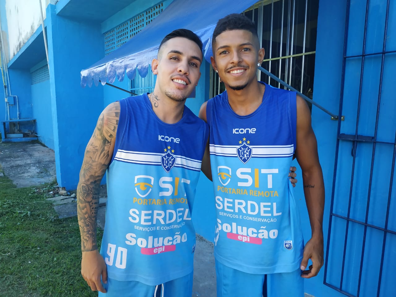 Watson e Rafael Pernão chegaram nesta sexta-feira (26) ao clube de Bento Ferreira e estão realizando exames médicos antes de assinar contrato. (Foto: Henrique Montovanelli )