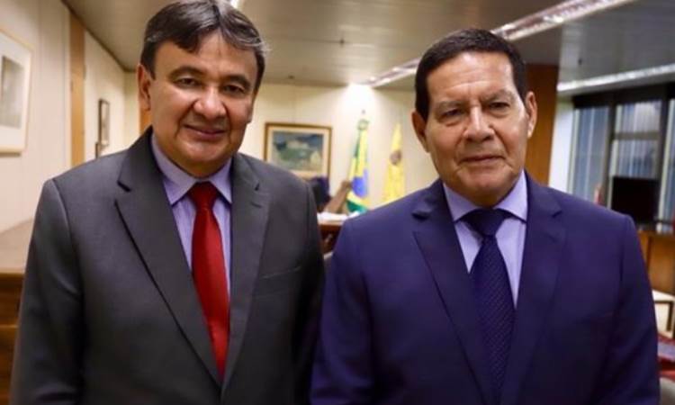 Governador do Piaui ao lado do vice-presidente Mourão (Foto: Assessoria / VPR)